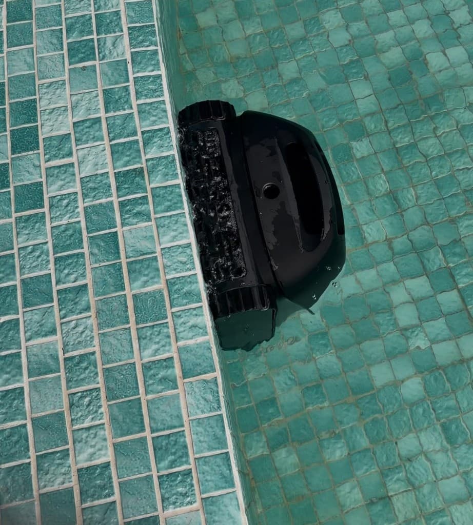 Beatbot Sora 10 climbing and cleaning a tiled pool wall